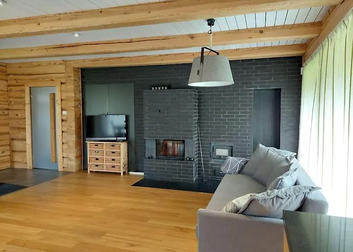 Kuuse Metsamaja بيت للعطل *